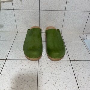 Bryr Worker Clog Nubuck Leather green fern?- Euro size 43 US: 11-12